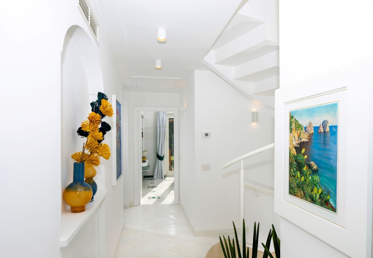 Villa a Praiano - AMORE RENTALS - Villa Mare Blu con Piscina Interna Riscaldata, Vista Mare e Colazione