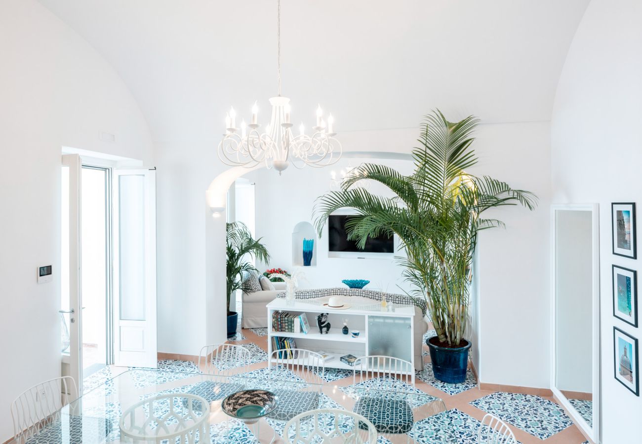 Villa a Praiano - AMORE RENTALS - Villa Mare Blu con Piscina Interna Riscaldata, Vista Mare e Colazione