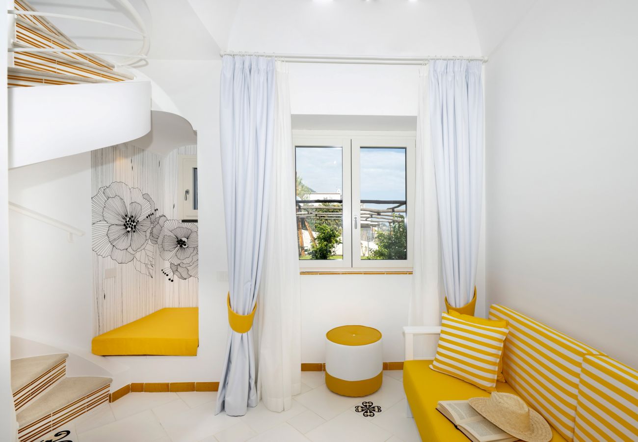 Villa a Praiano - AMORE RENTALS - Villa Mare Blu con Piscina Interna Riscaldata, Vista Mare e Colazione