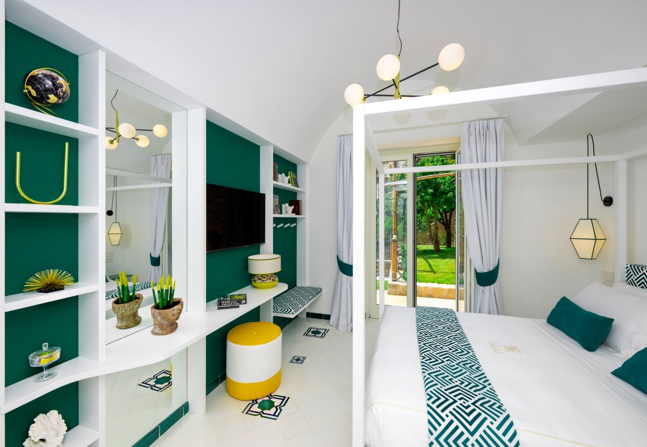 Villa a Praiano - AMORE RENTALS - Villa Mare Blu con Piscina Interna Riscaldata, Vista Mare e Colazione