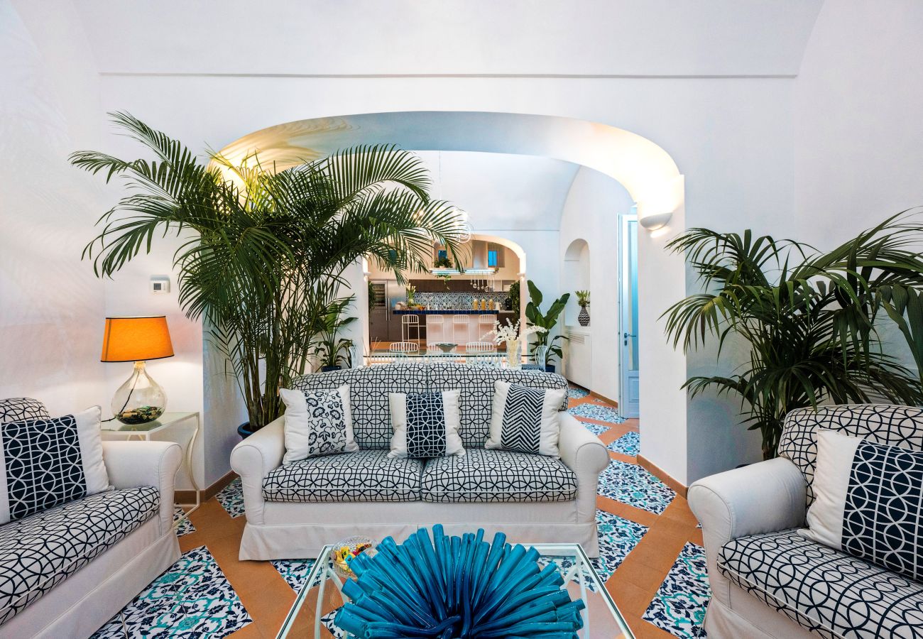 Villa a Praiano - AMORE RENTALS - Villa Mare Blu con Piscina Interna Riscaldata, Vista Mare e Colazione