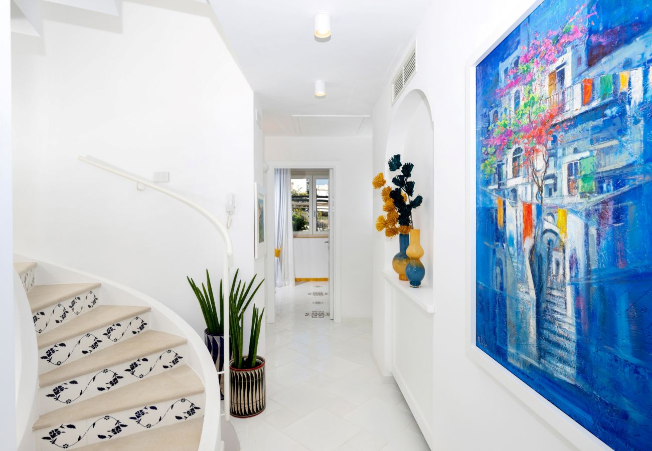 Villa a Praiano - AMORE RENTALS - Villa Mare Blu con Piscina Interna Riscaldata, Vista Mare e Colazione