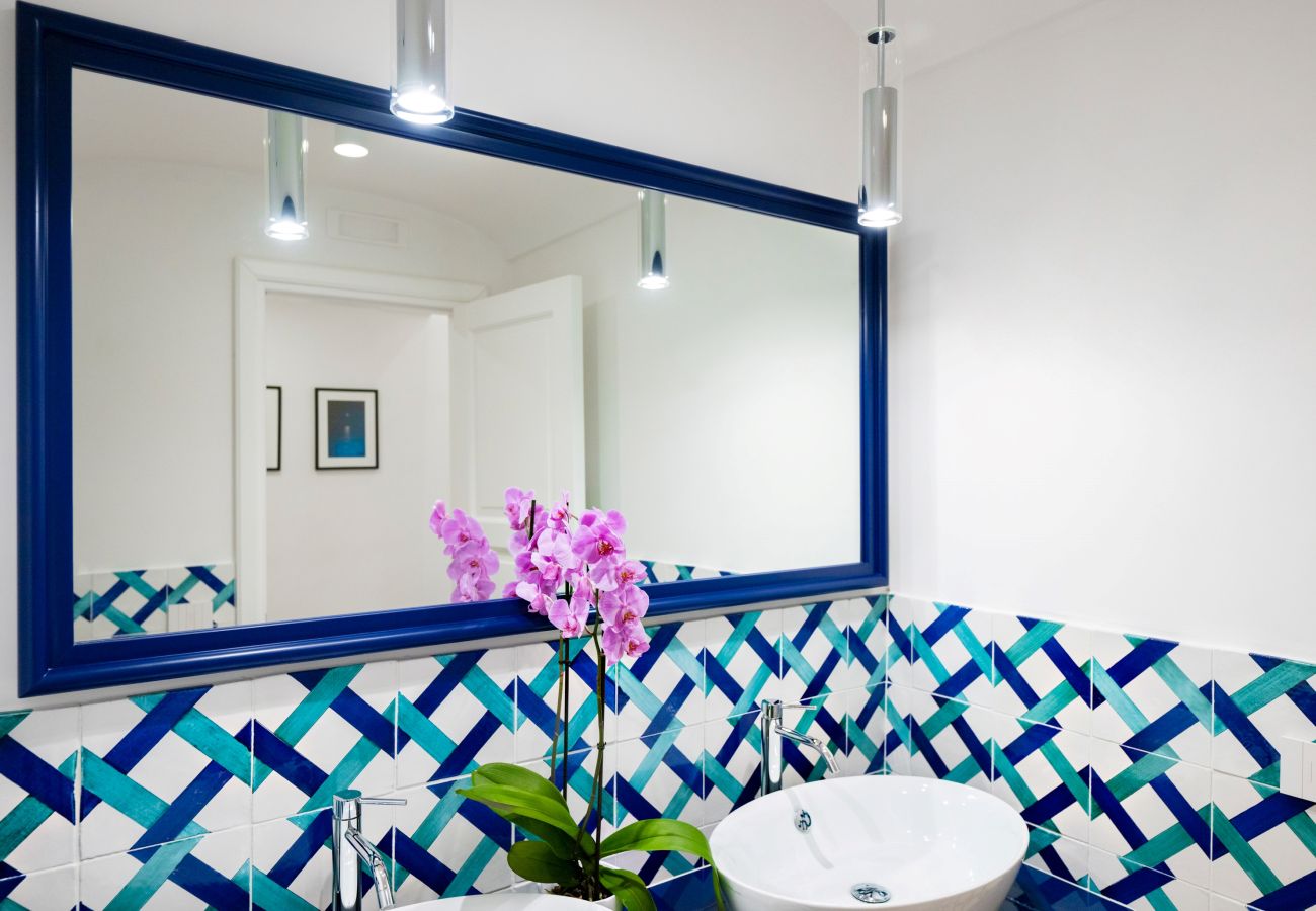 Villa a Praiano - AMORE RENTALS - Villa Mare Blu con Piscina Interna Riscaldata, Vista Mare e Colazione