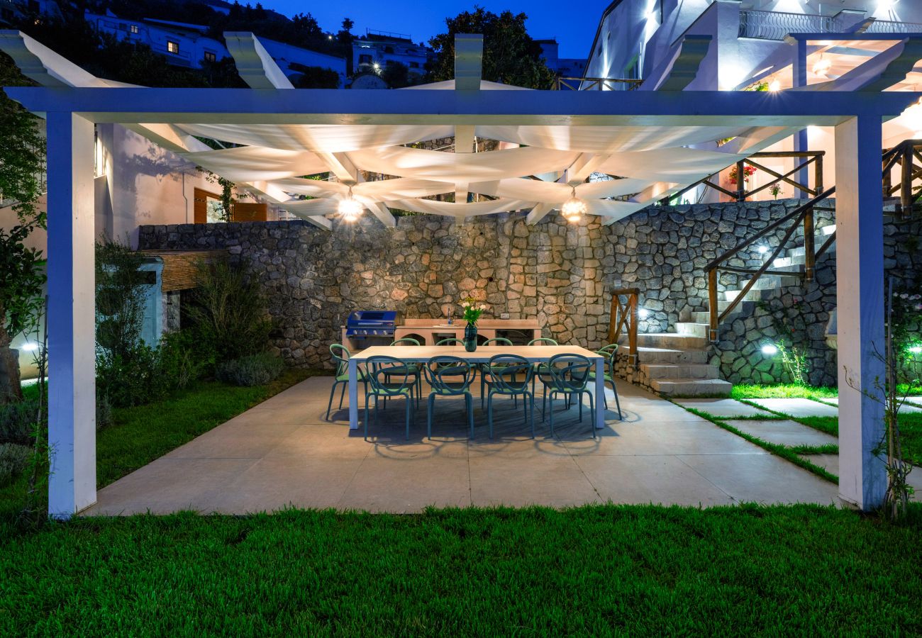 Villa a Praiano - AMORE RENTALS - Villa Mare Blu con Piscina Interna Riscaldata, Vista Mare e Colazione