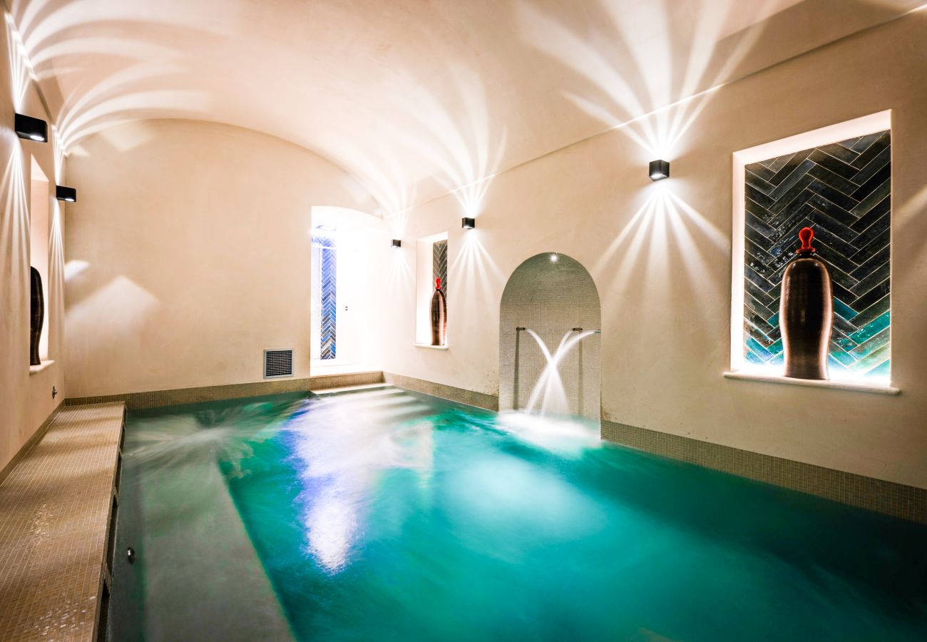 Villa a Praiano - AMORE RENTALS - Villa Mare Blu con Piscina Interna Riscaldata, Vista Mare e Colazione