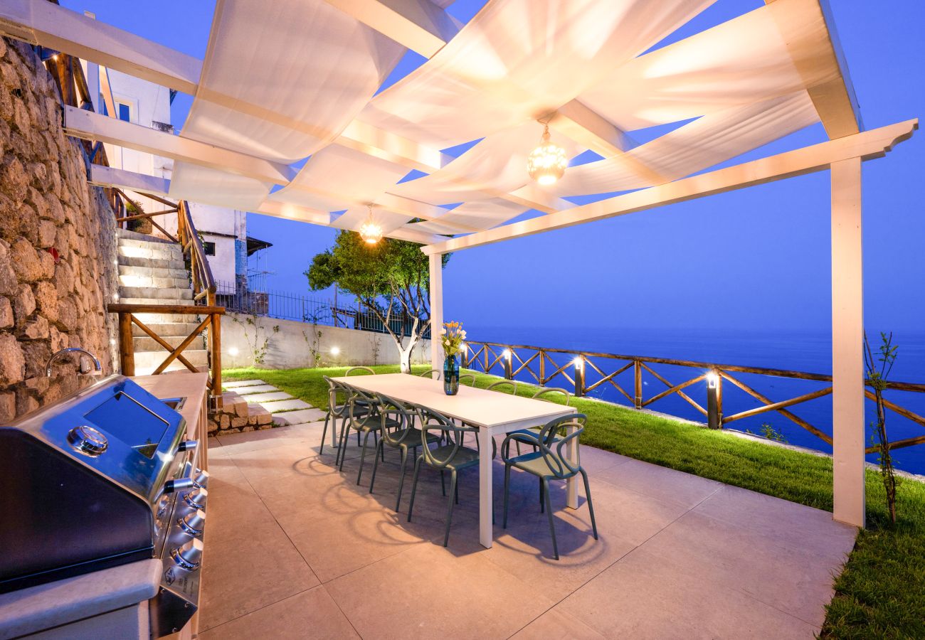 Villa a Praiano - AMORE RENTALS - Villa Mare Blu con Piscina Interna Riscaldata, Vista Mare e Colazione