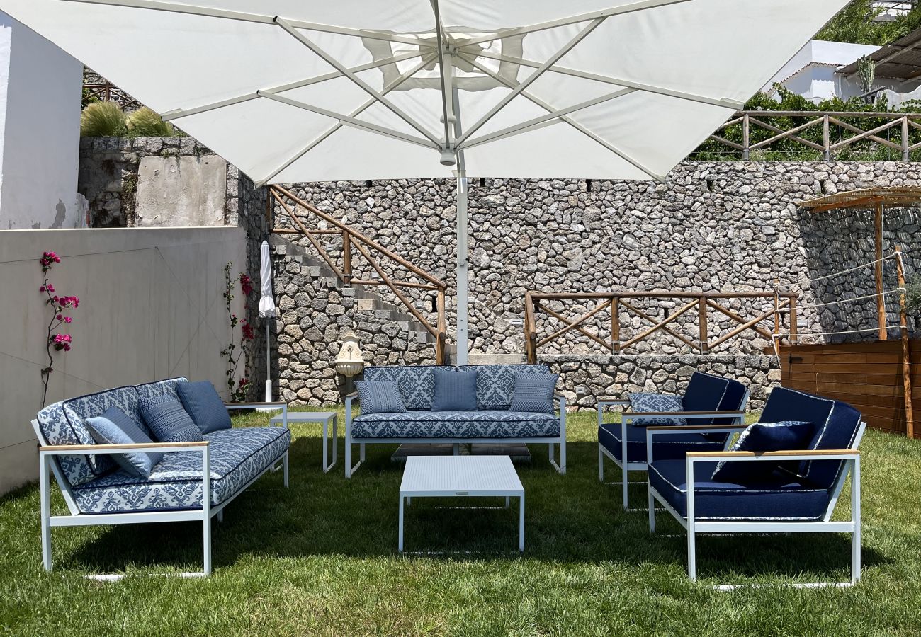 Villa a Praiano - AMORE RENTALS - Villa Mare Blu con Piscina Interna Riscaldata, Vista Mare e Colazione