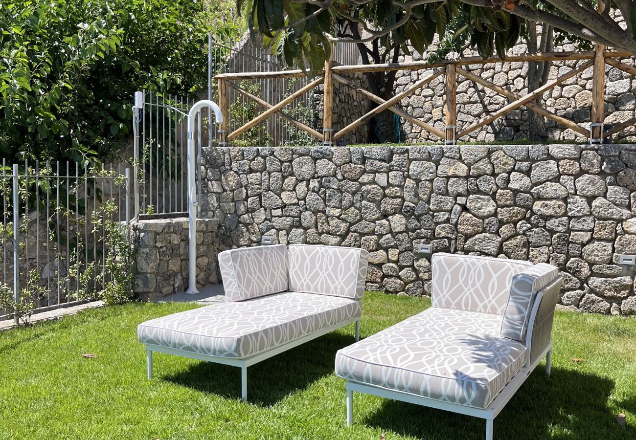 Villa a Praiano - AMORE RENTALS - Villa Mare Blu con Piscina Interna Riscaldata, Vista Mare e Colazione