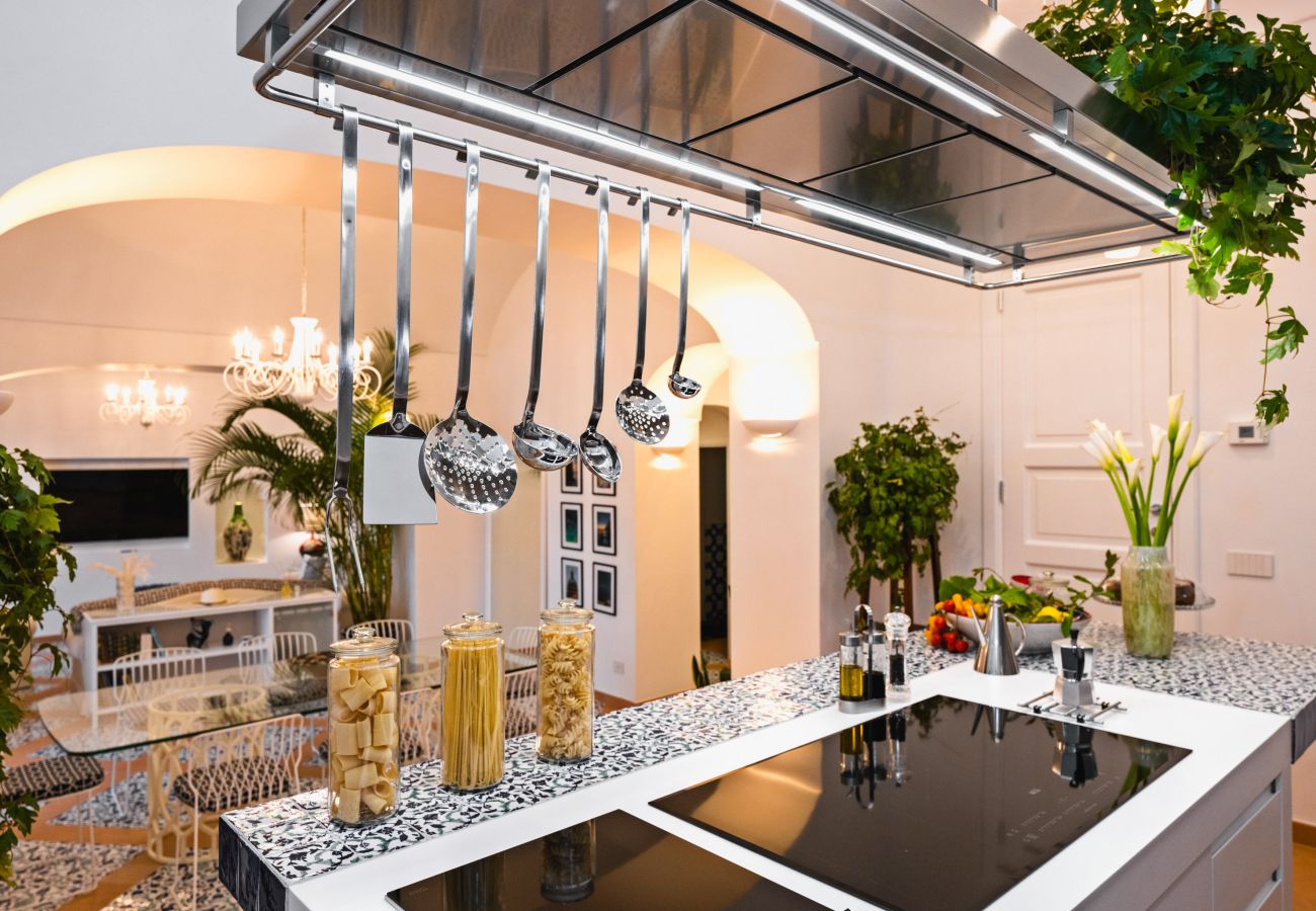 Villa a Praiano - AMORE RENTALS - Villa Mare Blu con Piscina Interna Riscaldata, Vista Mare e Colazione