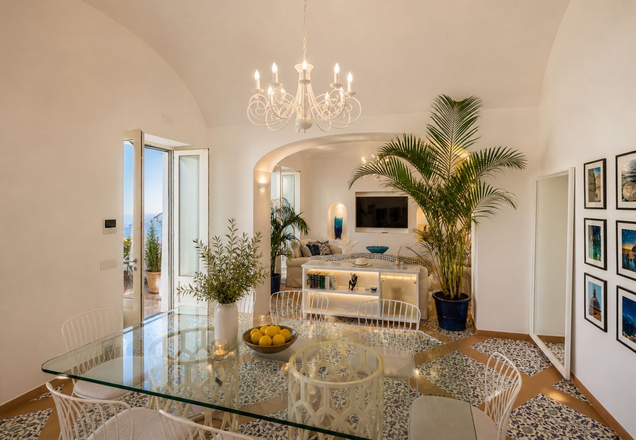 Villa a Praiano - AMORE RENTALS - Villa Mare Blu con Piscina Interna Riscaldata, Vista Mare e Colazione