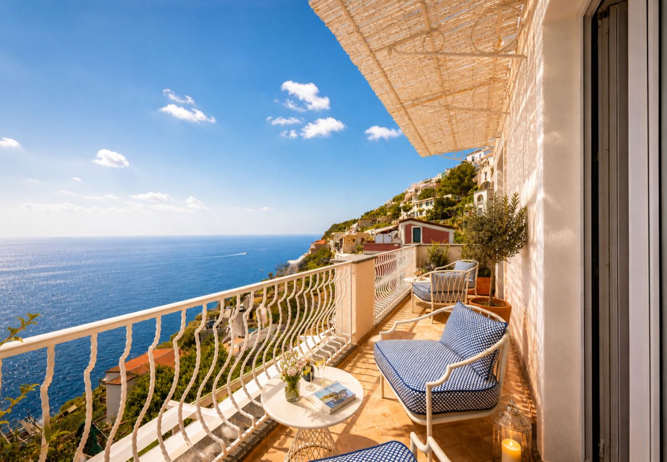 Villa a Praiano - AMORE RENTALS - Villa Mare Blu con Piscina Interna Riscaldata, Vista Mare e Colazione