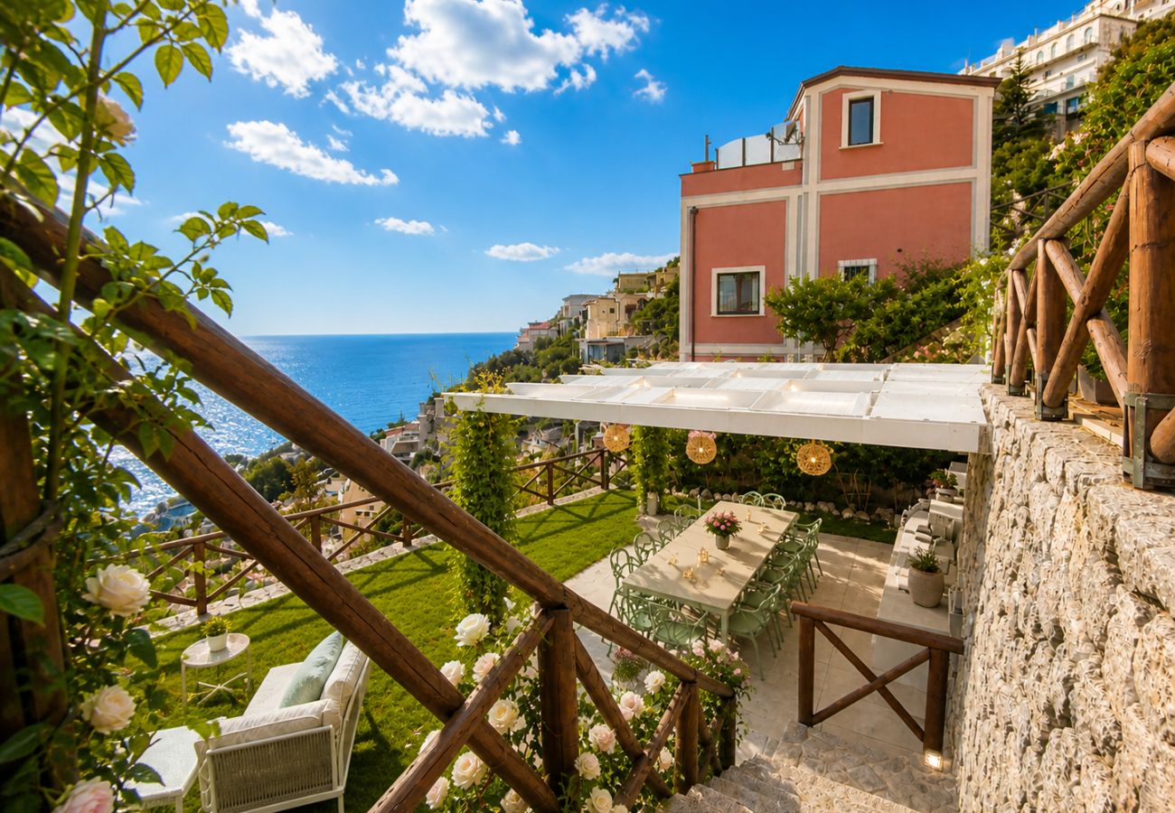 Villa a Praiano - AMORE RENTALS - Villa Mare Blu con Piscina Interna Riscaldata, Vista Mare e Colazione