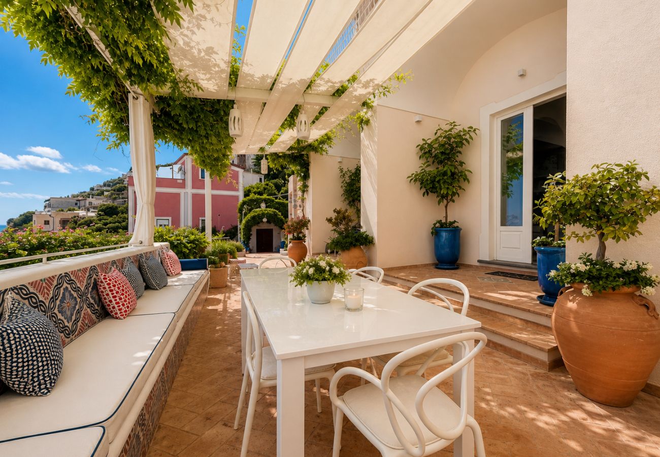 Villa a Praiano - AMORE RENTALS - Villa Mare Blu con Piscina Interna Riscaldata, Vista Mare e Colazione