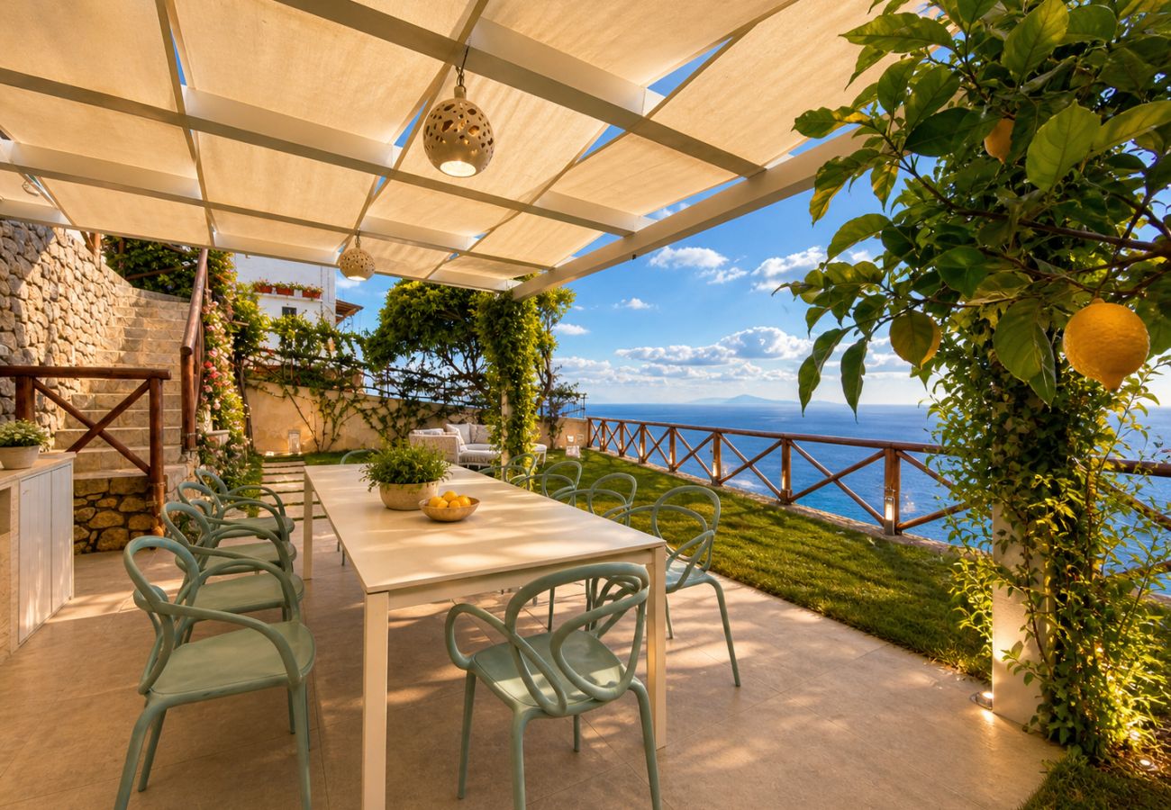 Villa a Praiano - AMORE RENTALS - Villa Mare Blu con Piscina Interna Riscaldata, Vista Mare e Colazione