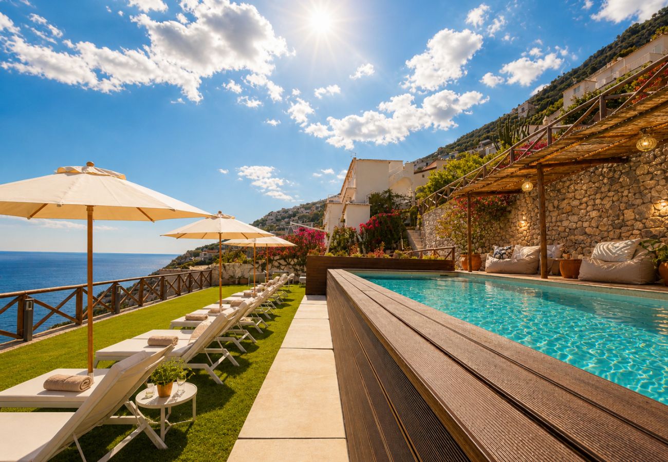 Villa a Praiano - AMORE RENTALS - Villa Mare Blu con Piscina Interna Riscaldata, Vista Mare e Colazione