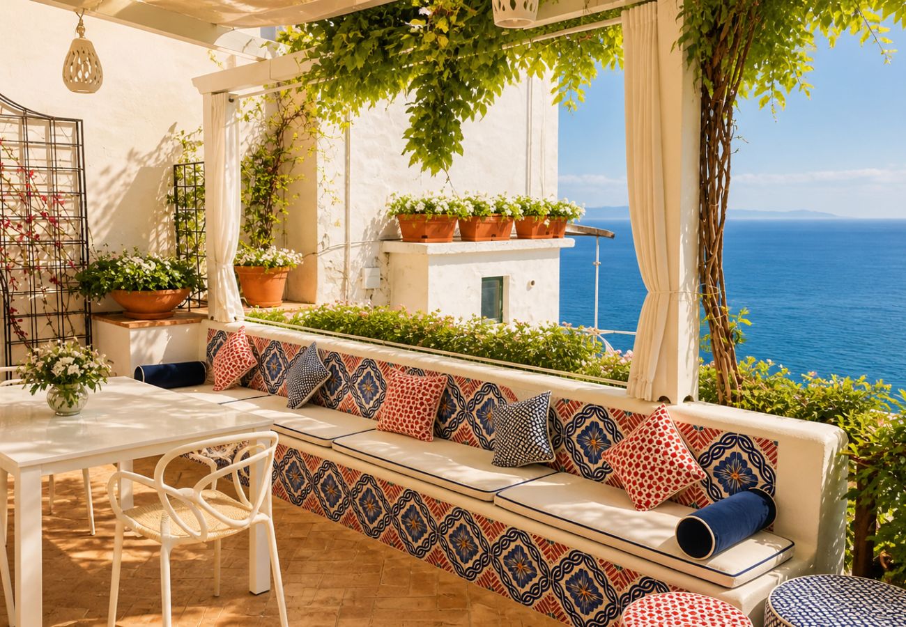 Villa a Praiano - AMORE RENTALS - Villa Mare Blu con Piscina Interna Riscaldata, Vista Mare e Colazione