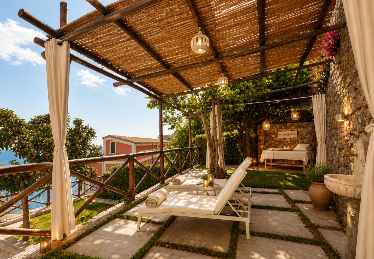 Villa a Praiano - AMORE RENTALS - Villa Mare Blu con Piscina Interna Riscaldata, Vista Mare e Colazione