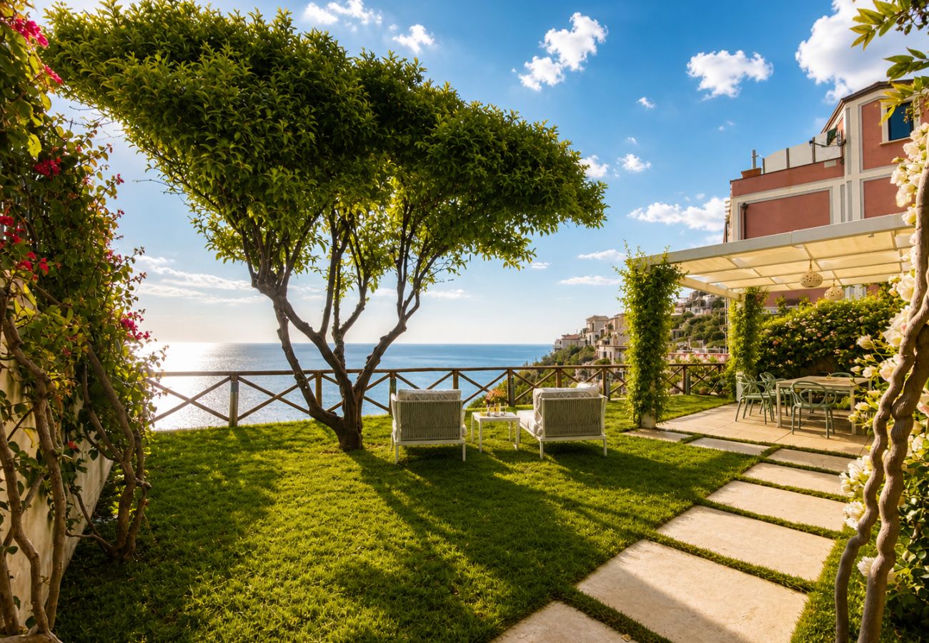 Villa a Praiano - AMORE RENTALS - Villa Mare Blu con Piscina Interna Riscaldata, Vista Mare e Colazione