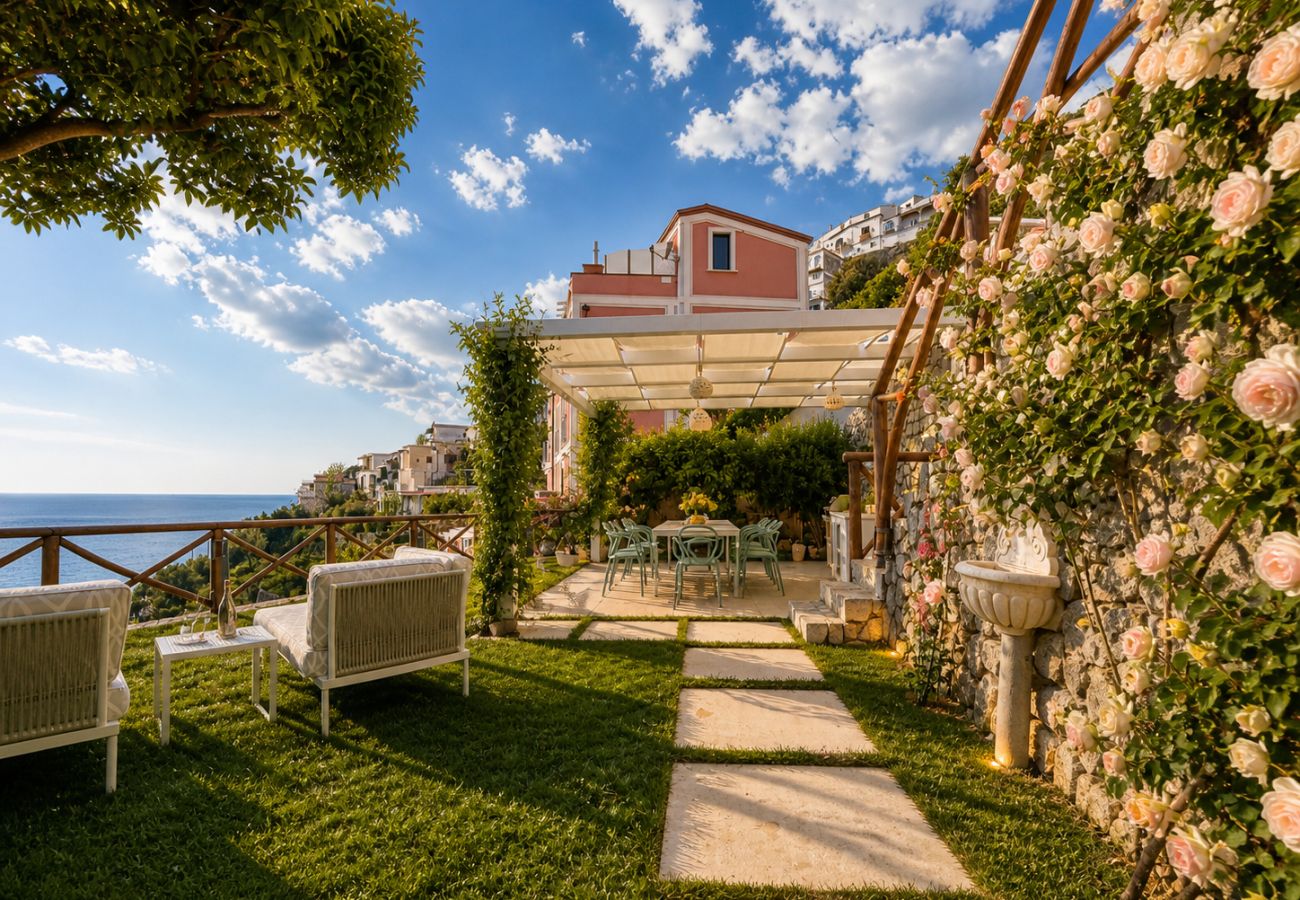 Villa a Praiano - AMORE RENTALS - Villa Mare Blu con Piscina Interna Riscaldata, Vista Mare e Colazione
