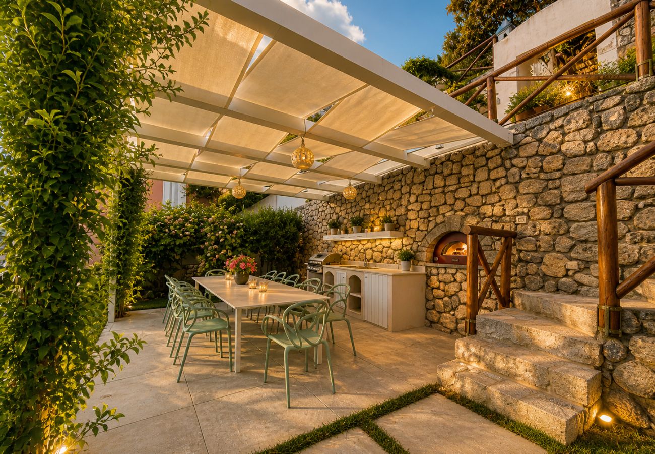 Villa a Praiano - AMORE RENTALS - Villa Mare Blu con Piscina Interna Riscaldata, Vista Mare e Colazione