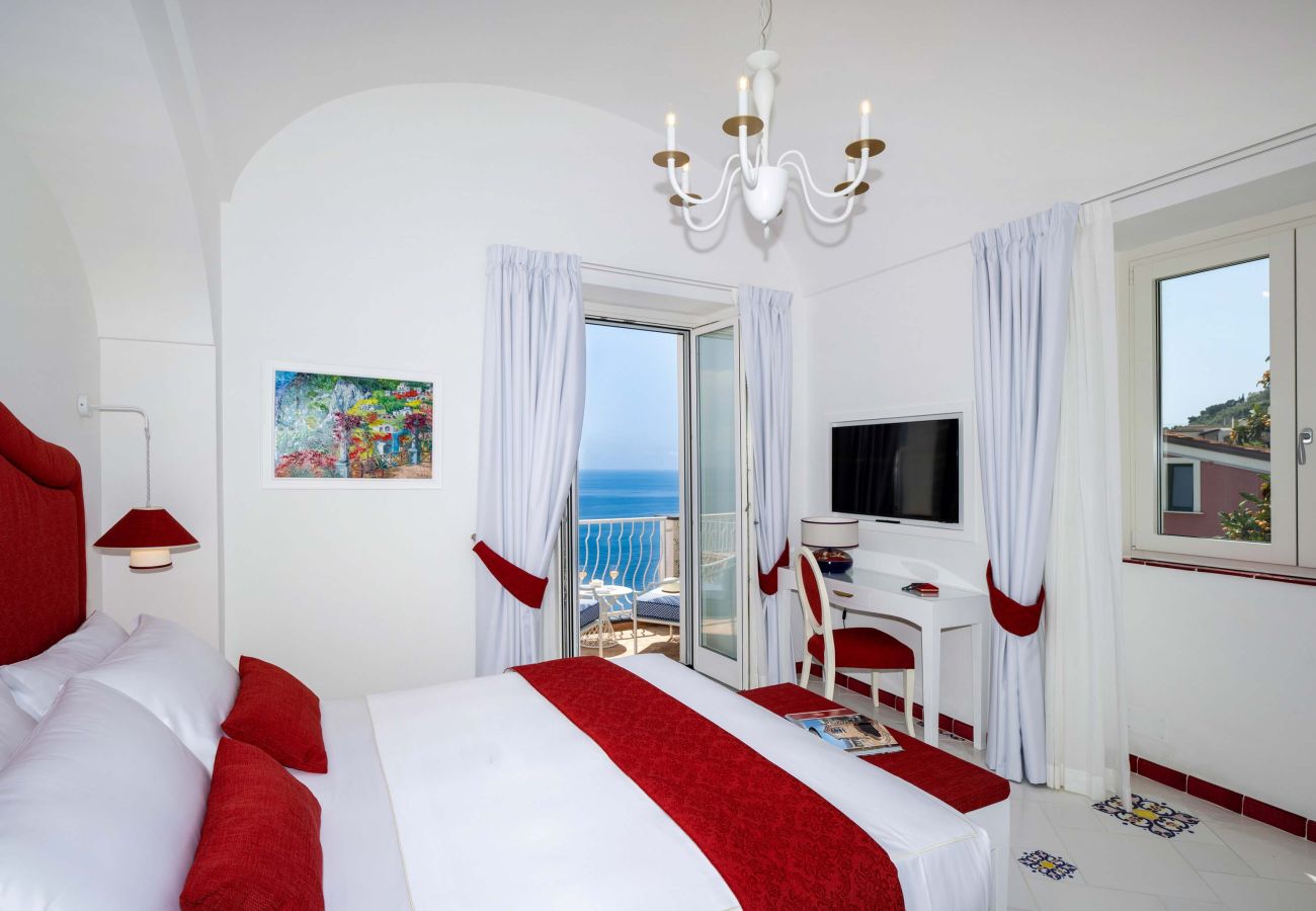 Villa a Praiano - AMORE RENTALS - Villa Mare Blu con Piscina Interna Riscaldata, Vista Mare e Colazione