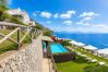 Villa a Praiano - AMORE RENTALS - Villa Mare Blu con Piscina Interna Riscaldata, Vista Mare e Colazione