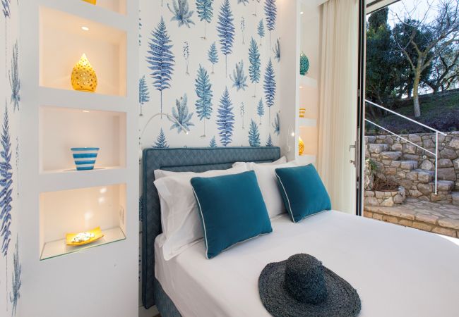 Villa a Massa Lubrense - AMORE RENTALS - Resort Ravenna - The Villa con Piscina Privata, Vasca Idromassaggio, Ideale per Eventi Villa a Massa Lubrense - AMORE RENTALS - Resort Ravenna - The Villa con Piscina Privata, Vasca Idromassaggio, Ideale per Eventi