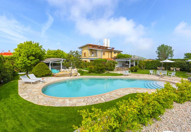 Villa a Massa Lubrense - AMORE RENTALS - Resort Ravenna - The Villa con Piscina Privata, Vasca Idromassaggio, Ideale per Eventi Villa a Massa Lubrense - AMORE RENTALS - Resort Ravenna - The Villa con Piscina Privata, Vasca Idromassaggio, Ideale per Eventi