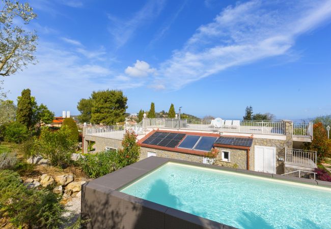 Villa a Massa Lubrense - AMORE RENTALS - Resort Ravenna - The Villa con Piscina Privata, Vasca Idromassaggio, Ideale per Eventi Villa a Massa Lubrense - AMORE RENTALS - Resort Ravenna - The Villa con Piscina Privata, Vasca Idromassaggio, Ideale per Eventi