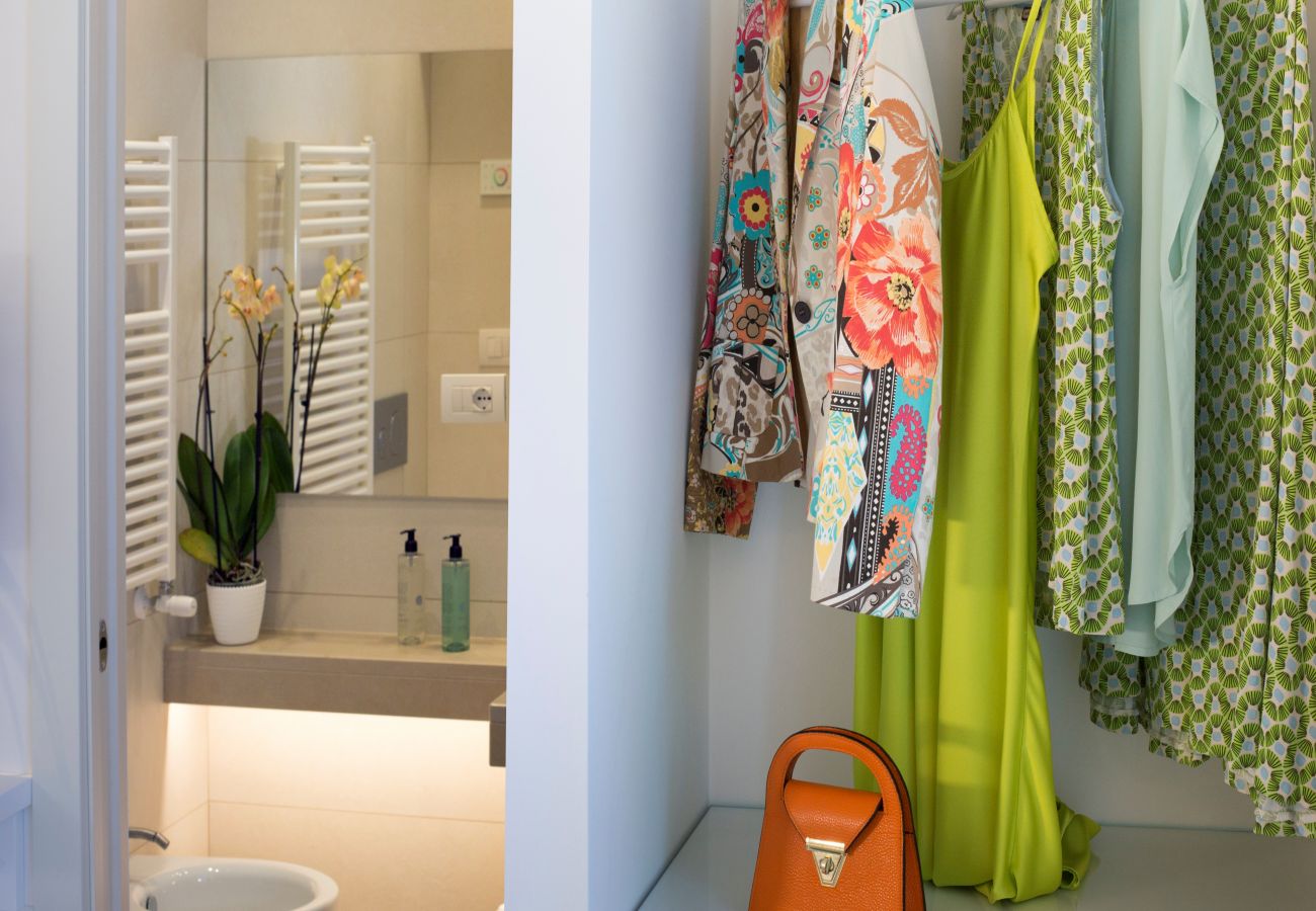 Villa a Massa Lubrense - AMORE RENTALS - Resort Ravenna - The Villa con Piscina Privata, Vasca Idromassaggio, Ideale per Eventi