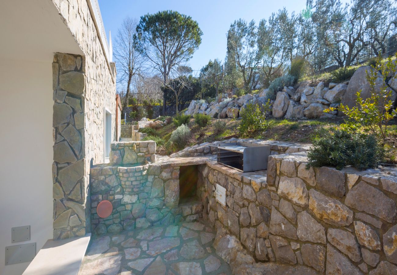 Villa a Massa Lubrense - AMORE RENTALS - Resort Ravenna - The Villa con Piscina Privata, Vasca Idromassaggio, Ideale per Eventi