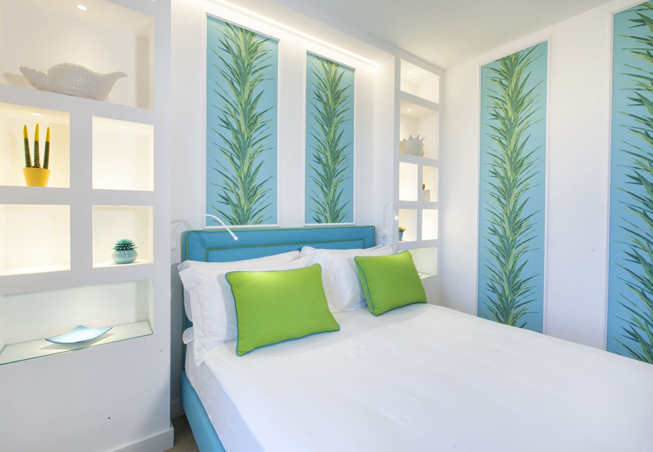 Villa a Massa Lubrense - AMORE RENTALS - Resort Ravenna - The Villa con Piscina Privata, Vasca Idromassaggio, Ideale per Eventi