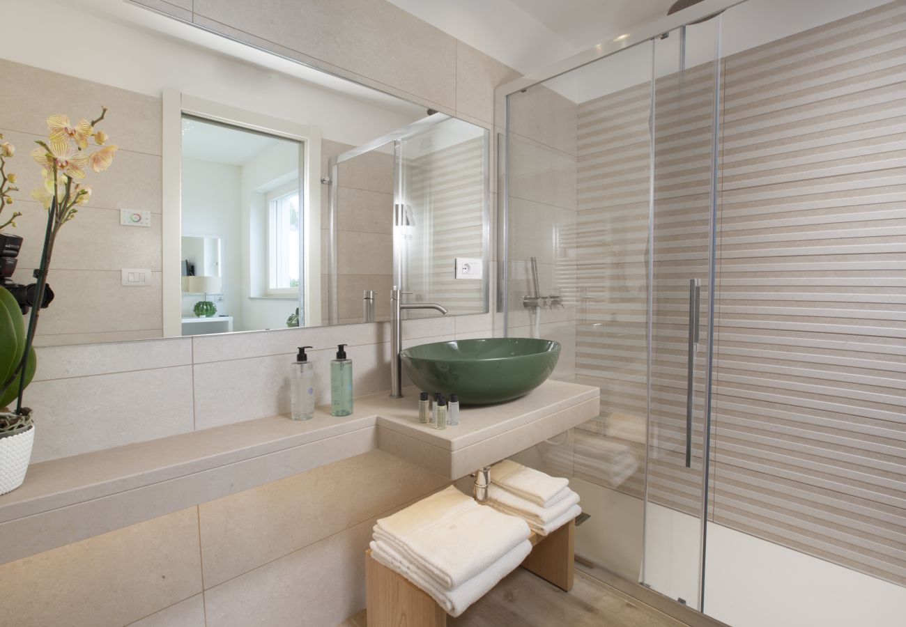 Villa a Massa Lubrense - AMORE RENTALS - Resort Ravenna - The Villa con Piscina Privata, Vasca Idromassaggio, Ideale per Eventi