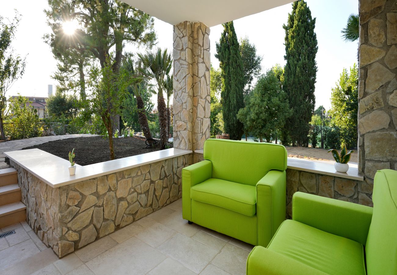 Villa a Massa Lubrense - AMORE RENTALS - Resort Ravenna - The Villa con Piscina Privata, Vasca Idromassaggio, Ideale per Eventi