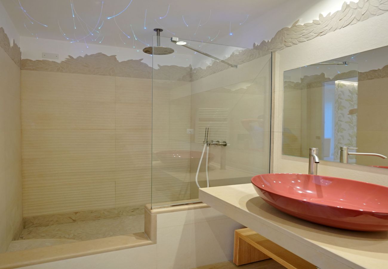 Villa a Massa Lubrense - AMORE RENTALS - Resort Ravenna - The Villa con Piscina Privata, Vasca Idromassaggio, Ideale per Eventi