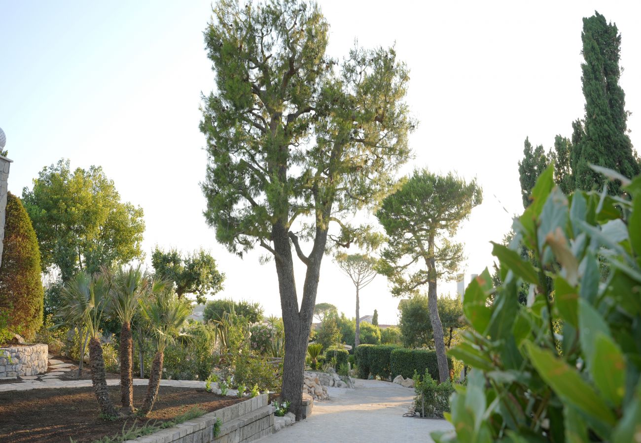 Villa a Massa Lubrense - AMORE RENTALS - Resort Ravenna - The Villa con Piscina Privata, Vasca Idromassaggio, Ideale per Eventi