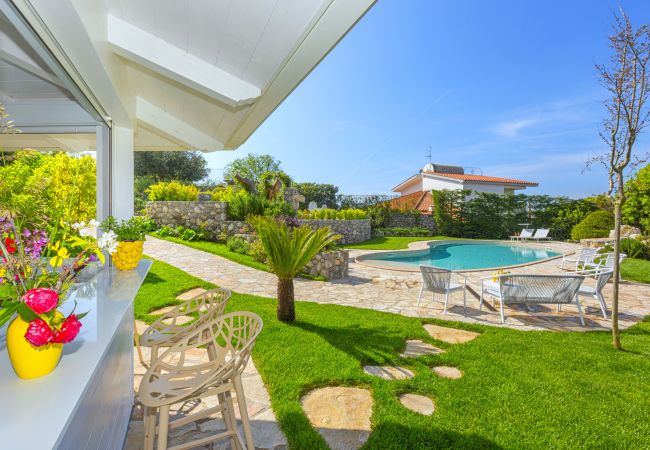 Villa a Massa Lubrense - AMORE RENTALS - Resort Ravenna - Villa Cavaliere con Terrazza, Piscina condivisa, Ideale per Eventi Villa a Massa Lubrense - AMORE RENTALS - Resort Ravenna - Villa Cavaliere con Terrazza, Piscina condivisa, Ideale per Eventi