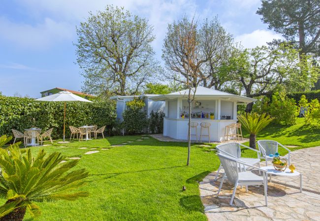 Villa a Massa Lubrense - AMORE RENTALS - Resort Ravenna - Villa Cavaliere con Terrazza, Piscina condivisa, Ideale per Eventi Villa a Massa Lubrense - AMORE RENTALS - Resort Ravenna - Villa Cavaliere con Terrazza, Piscina condivisa, Ideale per Eventi