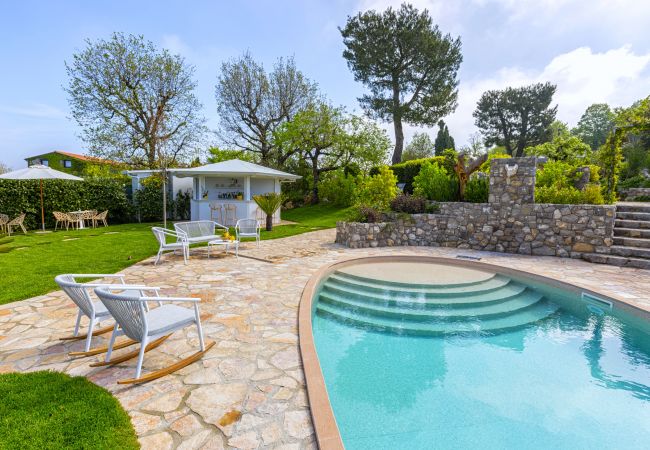 Villa a Massa Lubrense - AMORE RENTALS - Resort Ravenna - Villa Cavaliere con Terrazza, Piscina condivisa, Ideale per Eventi Villa a Massa Lubrense - AMORE RENTALS - Resort Ravenna - Villa Cavaliere con Terrazza, Piscina condivisa, Ideale per Eventi