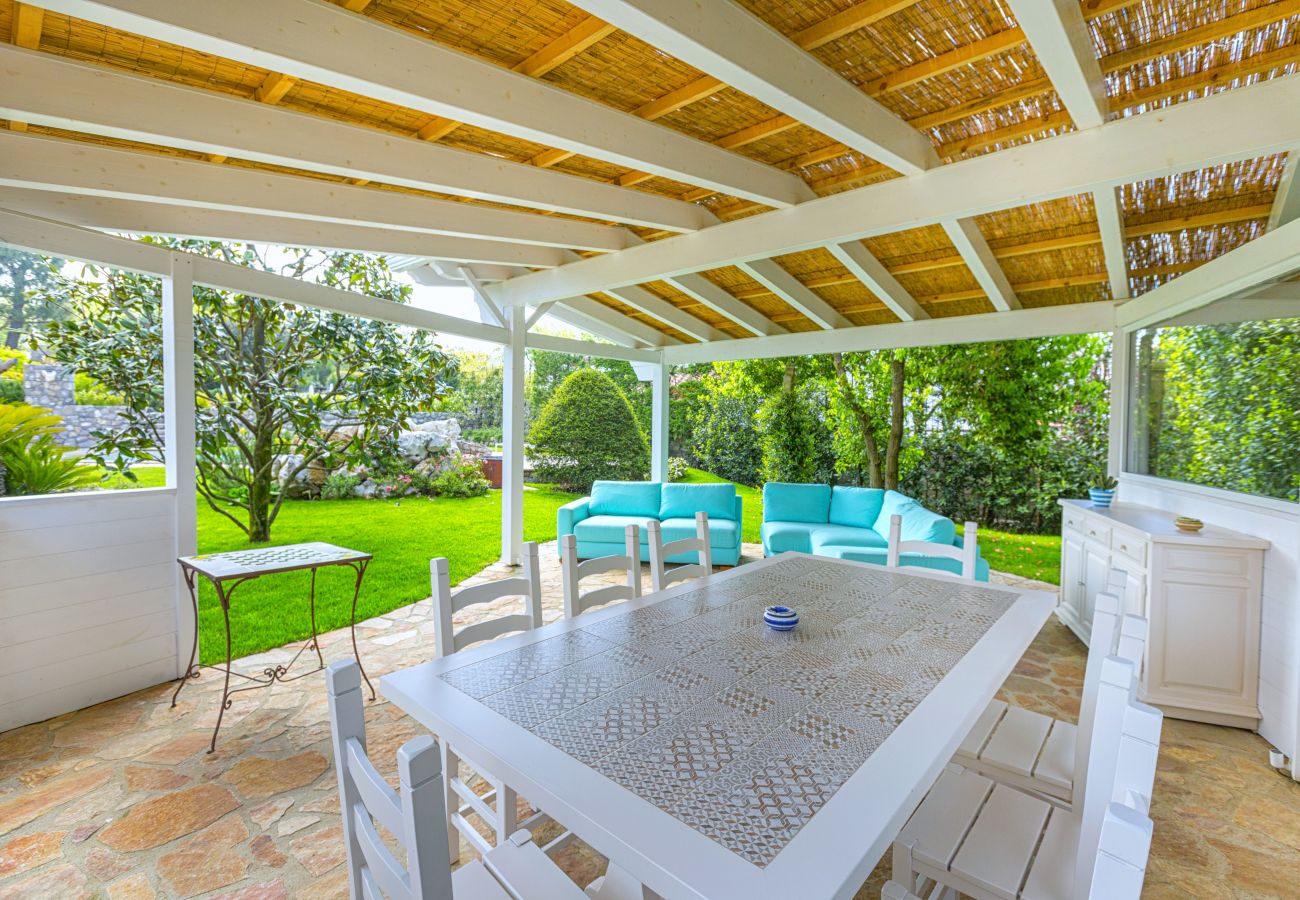 Villa a Massa Lubrense - AMORE RENTALS - Resort Ravenna - Villa Cavaliere con Terrazza, Piscina condivisa, Ideale per Eventi