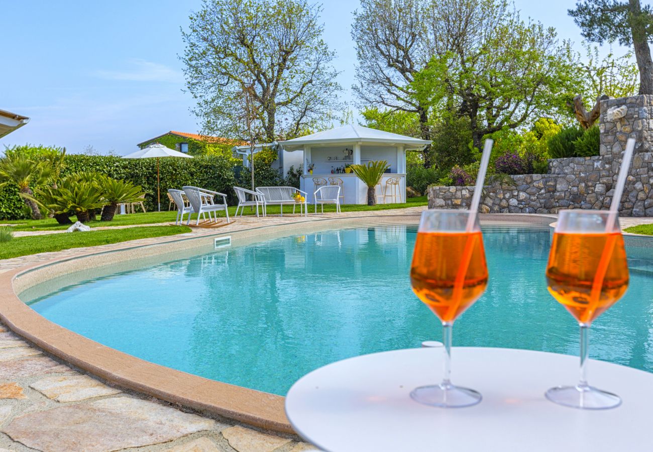 Villa a Massa Lubrense - AMORE RENTALS - Resort Ravenna - Villa Cavaliere con Terrazza, Piscina condivisa, Ideale per Eventi