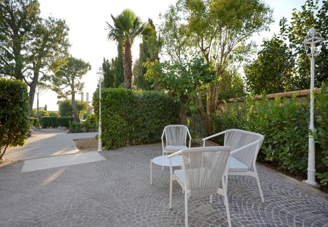 Villa a Massa Lubrense - AMORE RENTALS - Resort Ravenna con Piscina condivisa, Vasche Idromassaggio, Terrazze, Ideale per Eventi