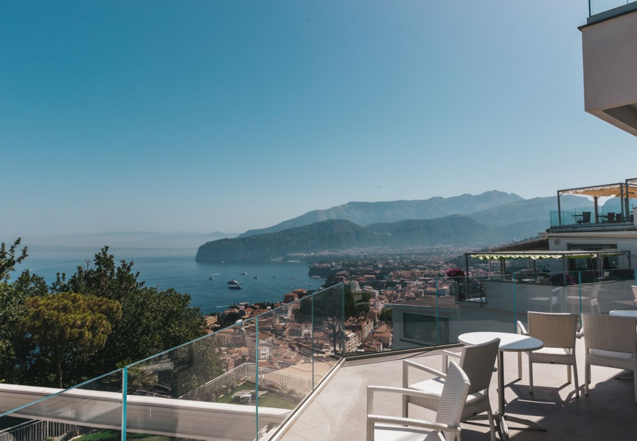 Villa a Sorrento - AMORE RENTALS - Villa Sacco con Piscine Private, Vista Mare, Ideale per Vacanze di Lusso