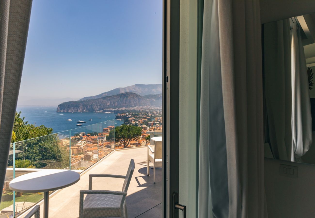 Villa a Sorrento - AMORE RENTALS - Villa Sacco con Piscine Private, Vista Mare, Ideale per Vacanze di Lusso