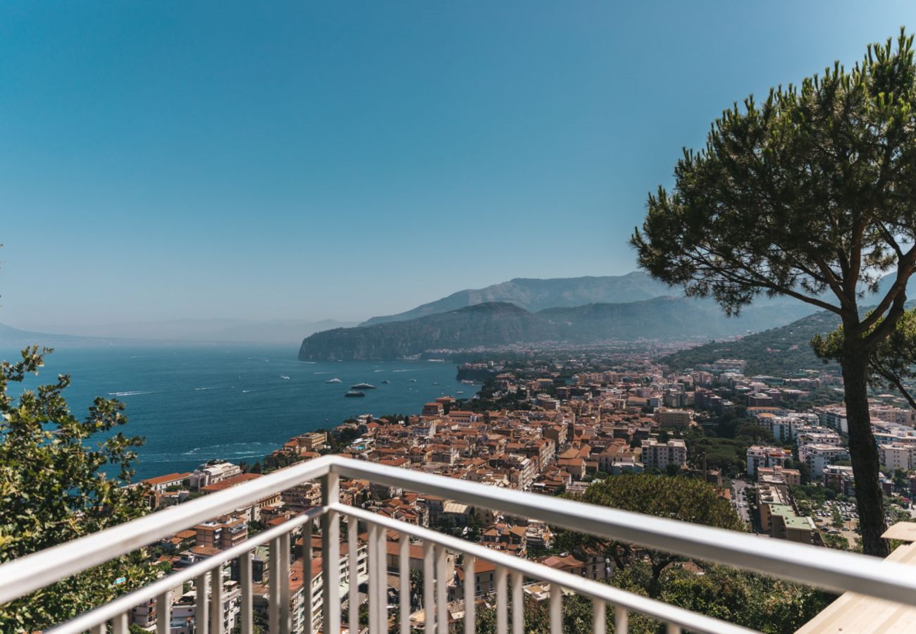 Villa a Sorrento - AMORE RENTALS - Villa Sacco con Piscine Private, Vista Mare, Ideale per Vacanze di Lusso