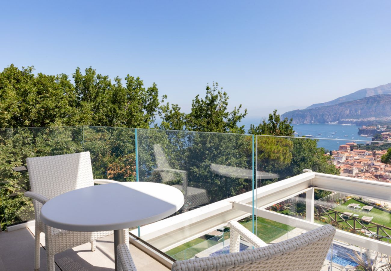 Villa a Sorrento - AMORE RENTALS - Villa Sacco con Piscine Private, Vista Mare, Ideale per Vacanze di Lusso