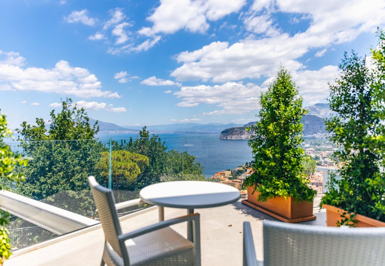 Villa a Sorrento - AMORE RENTALS - Villa Sacco con Piscine Private, Vista Mare, Ideale per Vacanze di Lusso