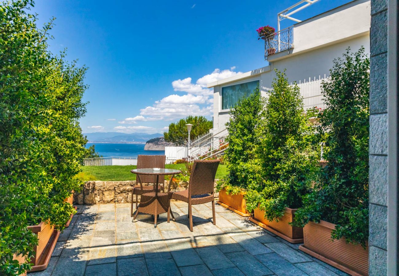 Villa a Sorrento - AMORE RENTALS - Villa Sacco con Piscine Private, Vista Mare, Ideale per Vacanze di Lusso