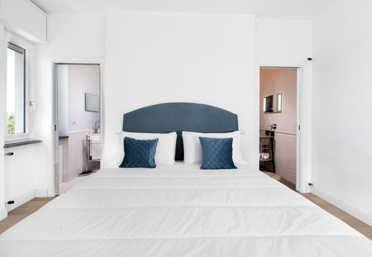 Villa a Sorrento - AMORE RENTALS - Villa Tittina con Vista Mare e Parcheggio