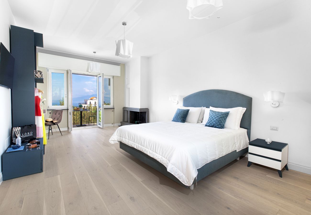 Villa a Sorrento - AMORE RENTALS - Villa Tittina con Vista Mare e Parcheggio